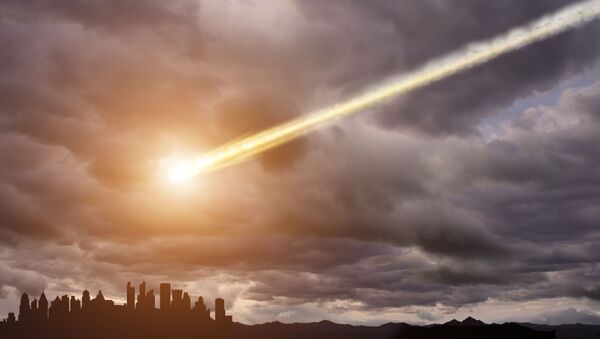 Падающий метеорит в небе над городом - 俄羅斯衛星通訊社