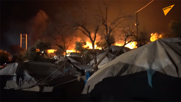 希臘最大難民營被燒毀 不排除縱火可能 - 俄羅斯衛星通訊社