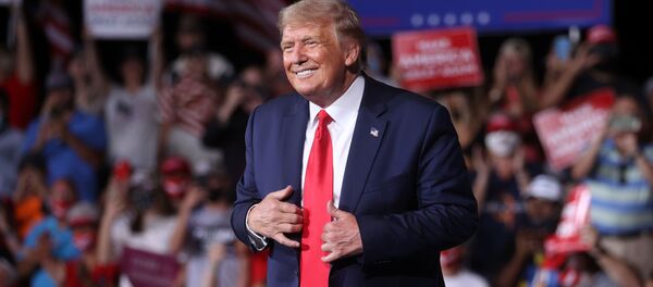 Президент США Дональд Трамп во время выступления перед сторонниками в Северной Каролине  - 俄羅斯衛星通訊社