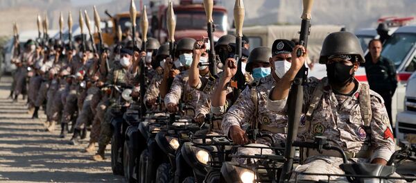 Военнослужащие иранской армии принимают участие в ежегодных военных учениях Zolphaghar 99 в Оманском заливе, Иран - 俄罗斯卫星通讯社