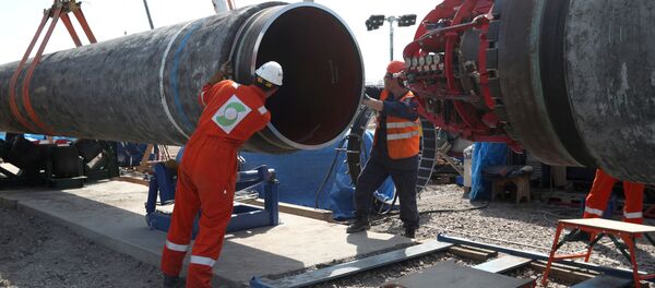 Рабочие на строительной площадке газопровода Nord Stream 2 в Кингисеппе, Россия Рабочие на строительной площадке газопровода Nord Stream 2 в Кингисеппе, Россия - 俄羅斯衛星通訊社