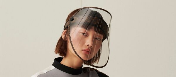 Louis Vuitton выпустил защитные щиты для лица за $960 - 俄羅斯衛星通訊社