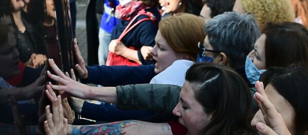 Женский марш Подруга за подругу в Минске - 俄罗斯卫星通讯社