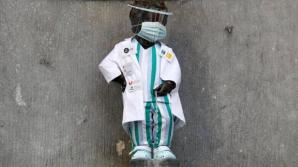 布鲁塞尔撒尿男孩换装纪念医务工作者 - 俄罗斯卫星通讯社