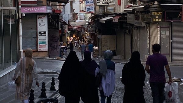 Местные жители на улице Стамбула - 俄羅斯衛星通訊社