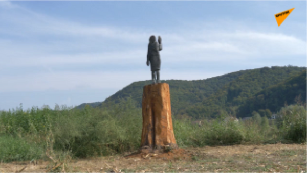 美国第一夫人位于斯洛文尼亚的木雕像被铜雕像代替 - 俄罗斯卫星通讯社