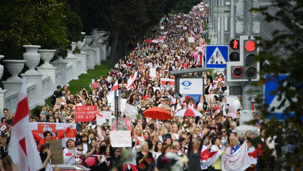 Участницы протестной акции женщин в Минске, Белоруссия