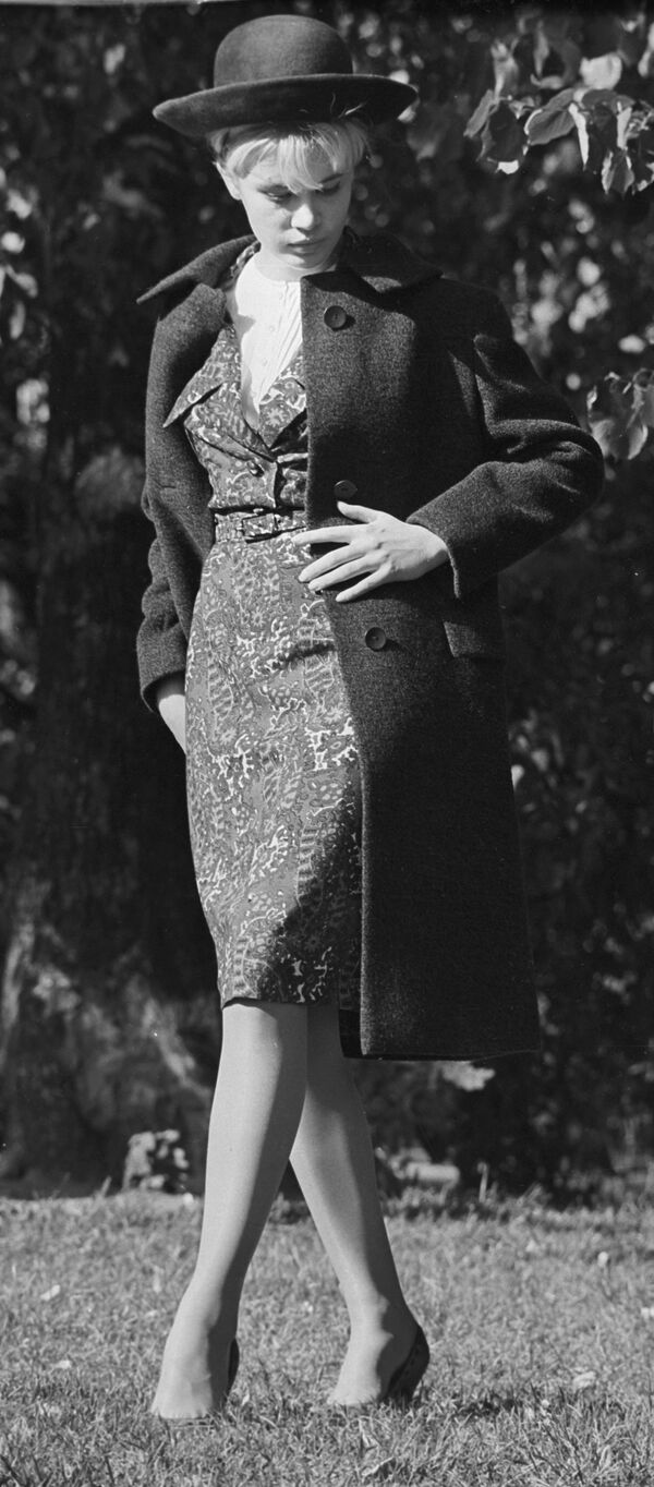 Манекенщица Московского дома моделей в наряде коллекции осень-зима 1964 года - 俄羅斯衛星通訊社