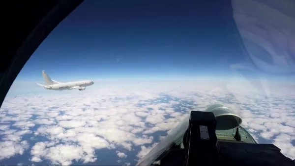 Российский истребитель Су-27 сопровождает самолет P-8A Посейдон ВМС США над Балтийским морем - 俄羅斯衛星通訊社