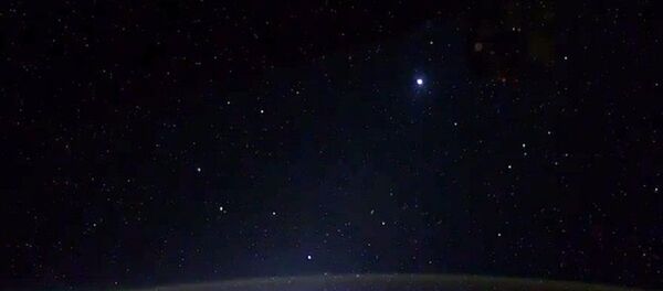 Космонавт объяснил природу неопознанных объектов, снятых на видео с МКС - 俄罗斯卫星通讯社