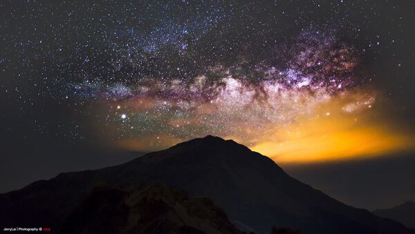 Млечный путь над горой Хэхуань в центральном Тайване - 俄罗斯卫星通讯社