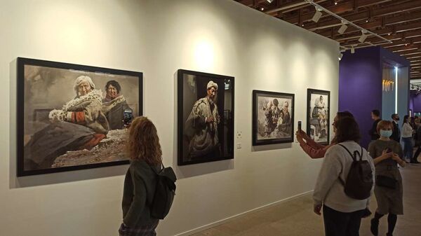 展现俄罗斯芭蕾舞演员以及去西藏朝圣:中国画家作品在莫斯科国际展上展出 展现俄罗斯芭蕾舞演员以及去西藏朝圣:中国画家作品在莫斯科国际展上展出 - 俄罗斯卫星通讯社