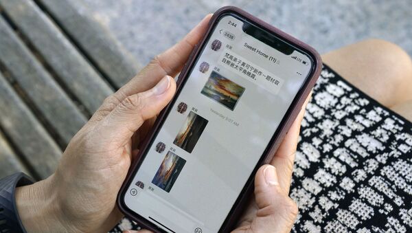 Открытое приложение WeChat в смартфоне - 俄罗斯卫星通讯社