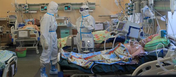 Медицинские работники в палате стационара для больных с коронавирусной инфекцией - 俄罗斯卫星通讯社