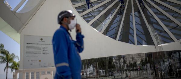 巴西卫生部：新冠病毒感染确诊病例一日新增超过3.2万例 - 俄罗斯卫星通讯社