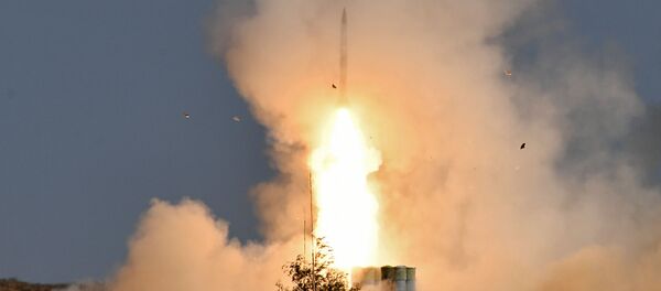 Пусковая установка зенитно-ракетного комплекса С-400 Триумф во время командно-штабных учений Кавказ-2020 на полигоне Ашулук в Астраханской области. Пусковая установка зенитно-ракетного комплекса С-400 Триумф во время командно-штабных учений Кавказ-2020 на полигоне Ашулук в Астраханской области. - 俄罗斯卫星通讯社