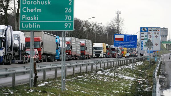 Очереди из грузовиков перед таможней на границе на границе Польши и Белоруссии - 俄羅斯衛星通訊社