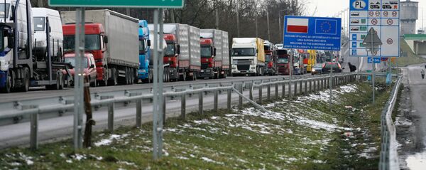 Очереди из грузовиков перед таможней на границе на границе Польши и Белоруссии - 俄羅斯衛星通訊社