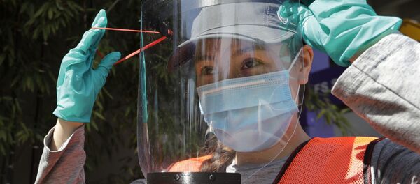 不戴口罩只戴塑料面罩對防疫無效 不戴口罩只戴塑料面罩對防疫無效 - 俄羅斯衛星通訊社