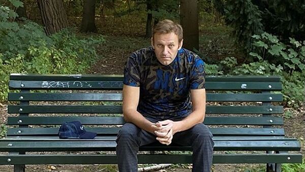 Блогер Алексей Навальный на скамейке в Берлине, Германия  - 俄罗斯卫星通讯社