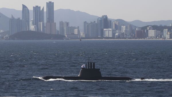 Подводная лодка ВМС Южной Кореи Ahn Jung Geun всплывает недалеко от Пусана, Южная Корея - 俄罗斯卫星通讯社