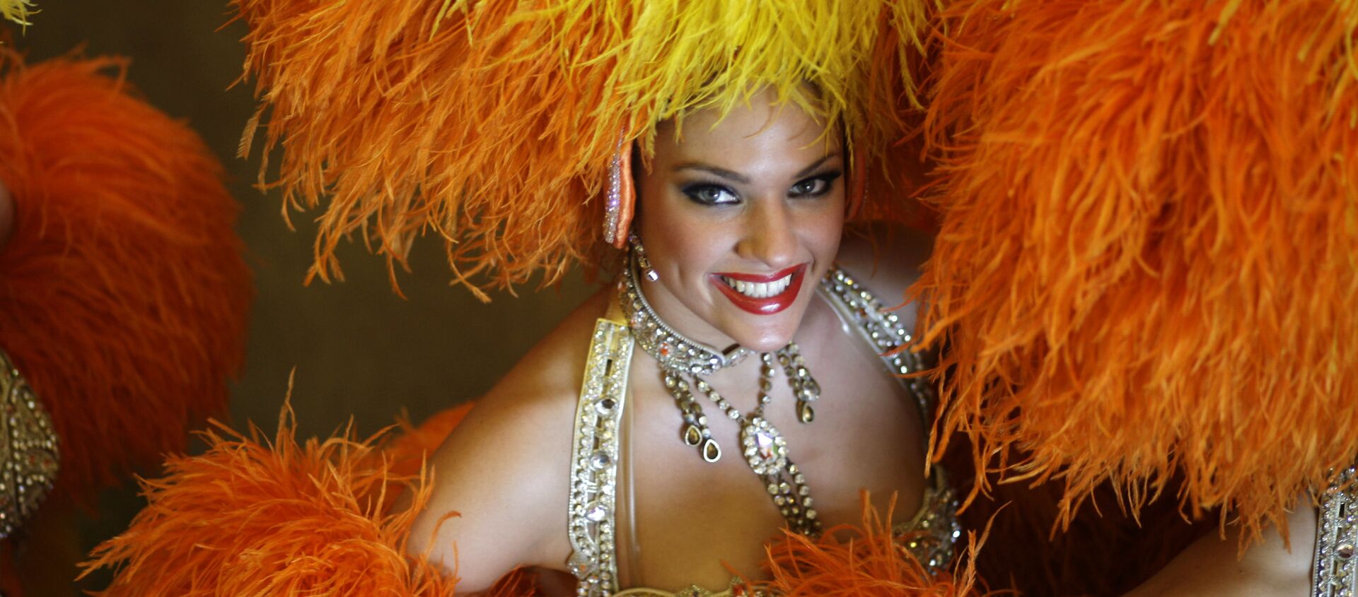 Танцовщица Moulin Rouge перед карнавалом в Рио-де-Жанейро, Бразилия - 俄羅斯衛星通訊社, 1920, 25.09.2020