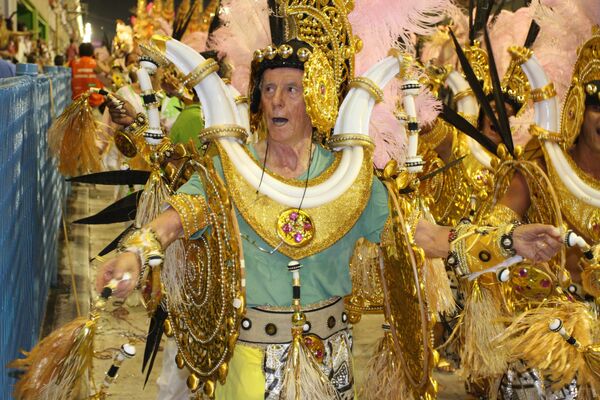 Пожилой участник карнавала в Рио-де-Жанейро, 2009 год - 俄羅斯衛星通訊社