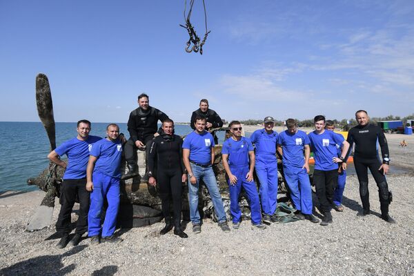 一架美軍戰機被從克里米亞的海中撈出 - 俄羅斯衛星通訊社