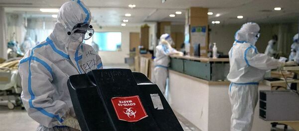 Врачи в защитных костюмах в больнице в Нью-Дели в Индии - 俄罗斯卫星通讯社