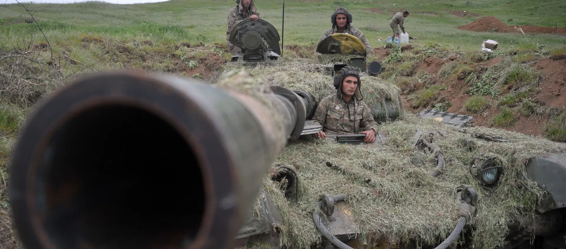 Военнослужащие армии обороны Нагорного Карабаха на первой линии обороны - 俄羅斯衛星通訊社, 1920, 09.05.2021
