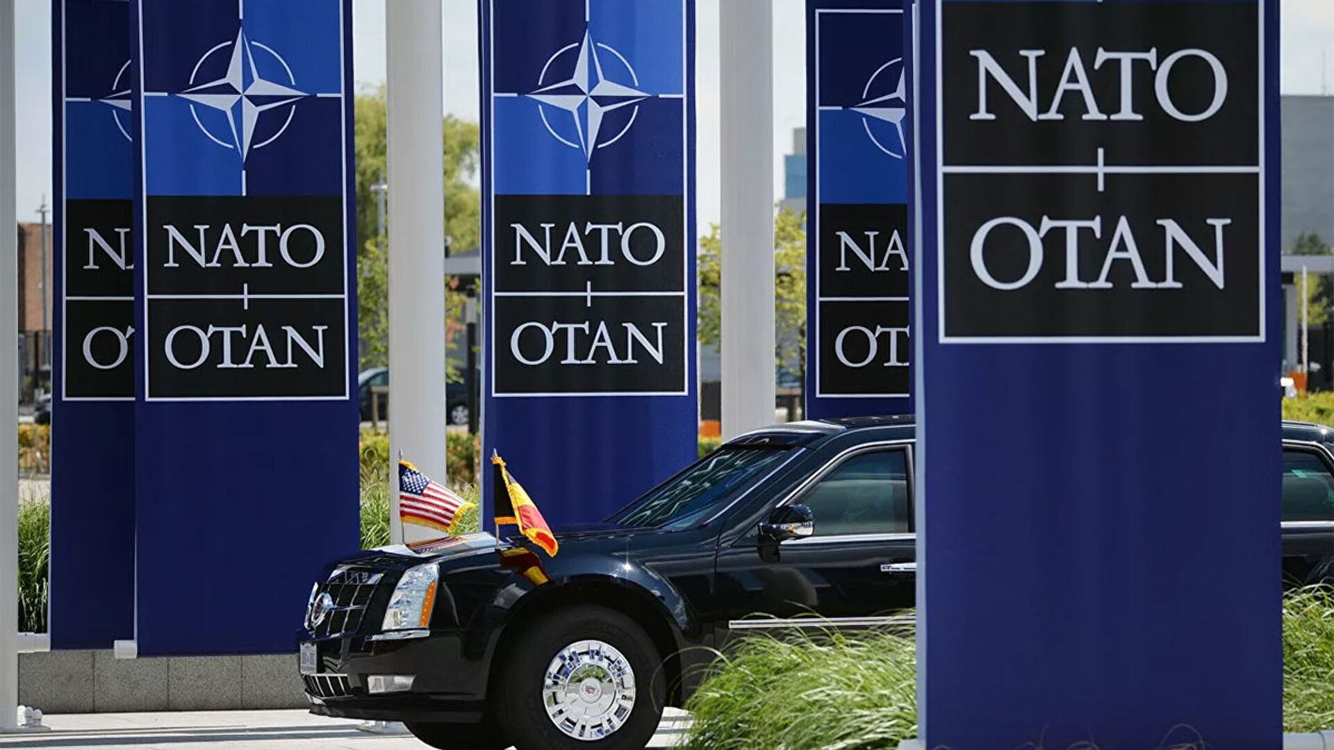 Лимузин президента США Дональда Трампа в Брюсселе во время саммита НАТО. 11 июля 2018 - 俄罗斯卫星通讯社, 1920, 20.02.2021