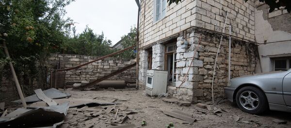 Двор жилого дома в городе Мартуни (центр Мартунинского района самопровозглашенной Нагорно-Карабахской Республики) после обстрелов. Двор жилого дома в городе Мартуни (центр Мартунинского района самопровозглашенной Нагорно-Карабахской Республики) после обстрелов. - 俄羅斯衛星通訊社