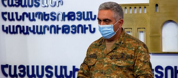 Официальный представитель Министерства обороны Армении Арцрун Ованнисян на брифинге в Едином информационном центре. Официальный представитель Министерства обороны Армении Арцрун Ованнисян на брифинге в Едином информационном центре. - 俄罗斯卫星通讯社