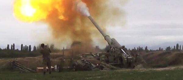 Вооруженные силы Азербайджана наносят удар артиллерийским подразделениям вооруженных сил Армении на Агдеринском направлении в Нагорном Карабахе. - 俄罗斯卫星通讯社