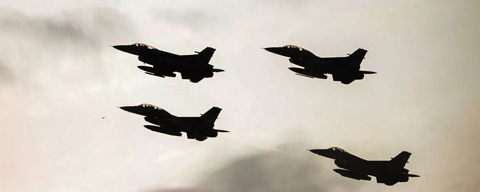 Истребители F16 турецких и польских военно-воздушных сил во время саммита НАТО в Варшаве - 俄羅斯衛星通訊社, 1920, 21.12.2021