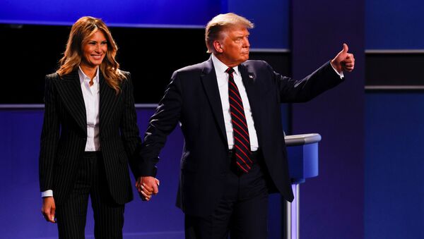 Президент США Дональд Трамп с супругой Меланией после окончания первых дебатов с кандидатом в президенты США Джо Байденом - 俄羅斯衛星通訊社