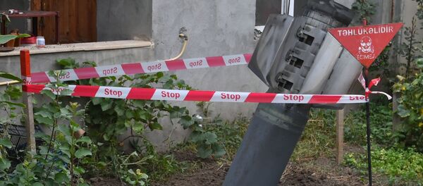 Неразорвашаяся ракета во дворе жилого дома в городе Гянджа - 俄罗斯卫星通讯社