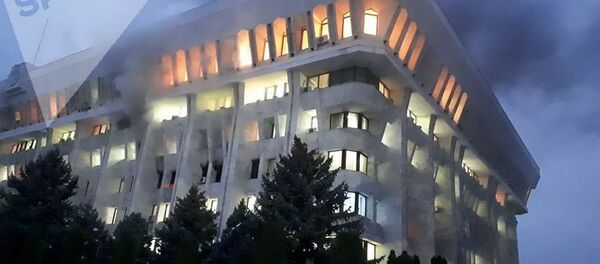 Пожар в Белом доме в Бишкеке - 俄罗斯卫星通讯社
