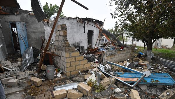 Дом, пострадавший от обстрела, в азербайджанском селе Сарыджалы Агджабединского района.  - 俄罗斯卫星通讯社