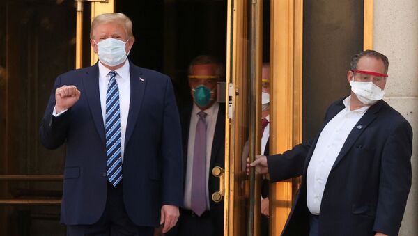 Президент США Дональд Трамп после выписки из медицинского центра Уолтера Рида - 俄羅斯衛星通訊社