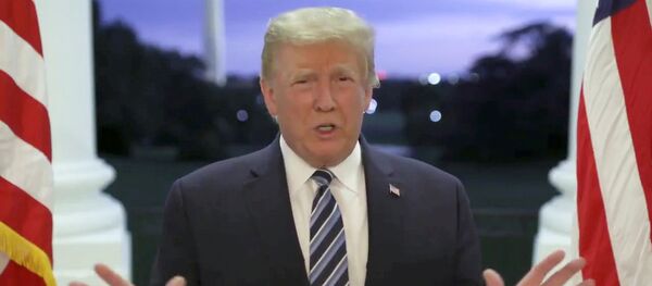 Президент США Дональд Трамп в Белом Доме после выписки из медицинского центра Уолтера Рида  - 俄罗斯卫星通讯社