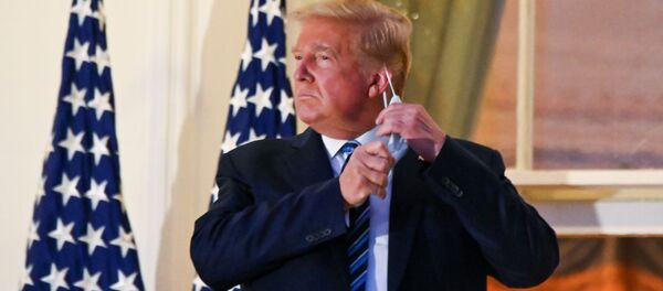 Трамп снимает маску в Белом Доме Трамп снимает маску в Белом Доме - 俄罗斯卫星通讯社