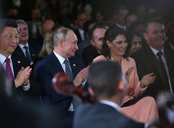 弗拉基米尔•普京在巴西为金砖国家领导人举办的音乐会上 - 俄罗斯卫星通讯社