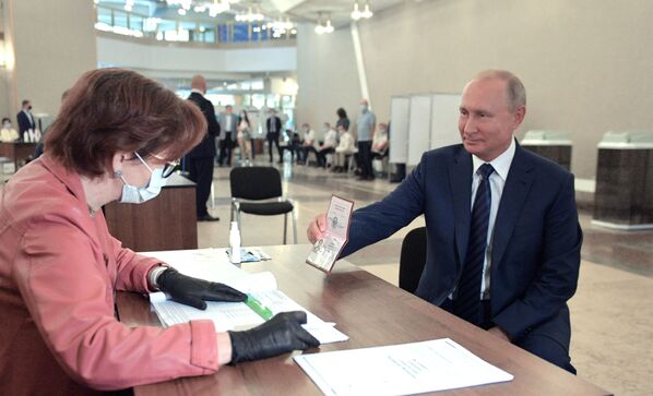 弗拉基米爾•普京在憲法修正案公投中投票 - 俄羅斯衛星通訊社