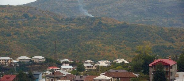 Дым на окраинах Степанакерта после обстрелов. - 俄罗斯卫星通讯社