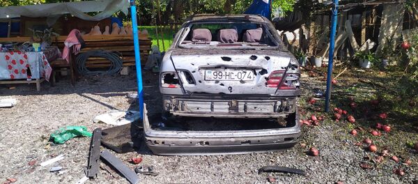  Автомобиль, поврежденный в результате обстрела села Имамгулбейли в Агдамском районе Азербайджана.  - 俄罗斯卫星通讯社