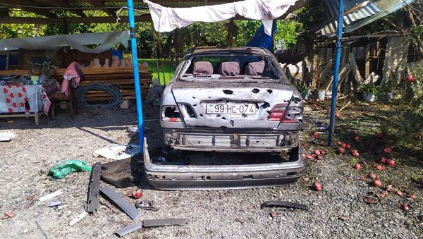  Автомобиль, поврежденный в результате обстрела села Имамгулбейли в Агдамском районе Азербайджана.  - 俄羅斯衛星通訊社