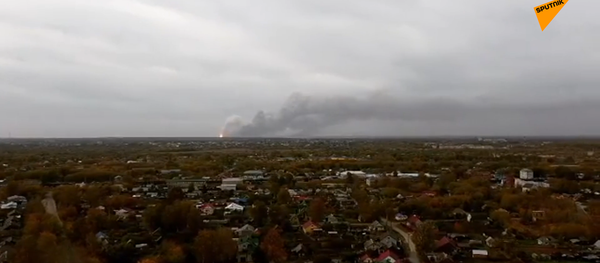 约800名军人扑灭了梁赞火灾 约800名军人扑灭了梁赞火灾 - 俄罗斯卫星通讯社