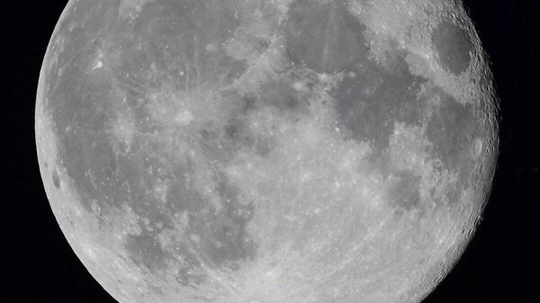 Луна из иллюминатора Международной космической станции  - 俄羅斯衛星通訊社