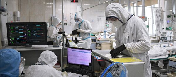  Медицинские работники в отделении реанимации и интенсивной терапии в городской клинической больнице №15 имени О. М. Филатова в Москве.  - 俄罗斯卫星通讯社